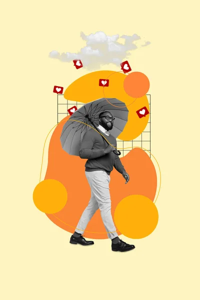 Vertikální Koláž Obraz Pozitivní Černobílé Efekt Chlap Chůze Držet Deštník — Stock fotografie