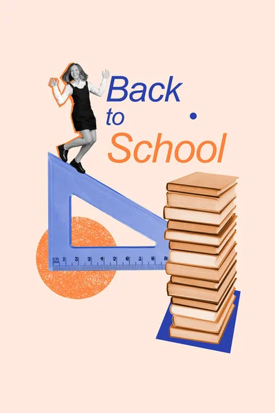 ミニブラックホワイトエフェクトガールの垂直コラージュ画像は ベージュの背景に隔離された学校に戻って大きな三角パイルスタックブックを立っています — ストック写真