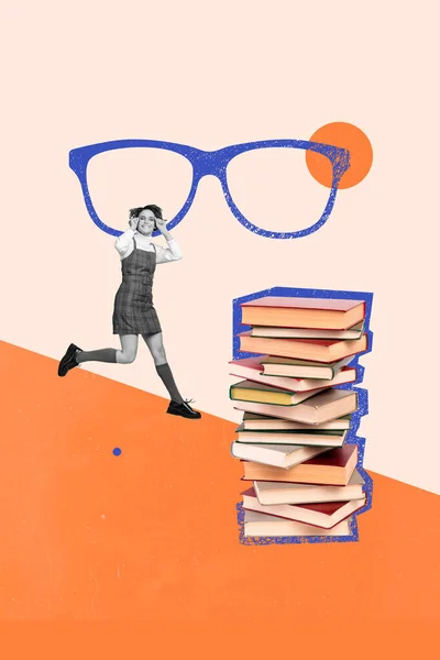 Collage Vertical Imagen Excitado Inteligente Mini Chica Saltando Grandes Gafas — Foto de Stock