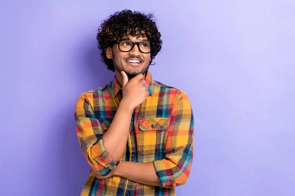 Genç Hintli Adamın Resmi Sıradan Gömlek Çene Dehası Kararı Mor — Stok fotoğraf