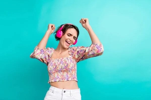 Photo Carefree Positive Girl Closed Eyes Enjoy Favorite Playlist Headphones — Stock Photo, Image