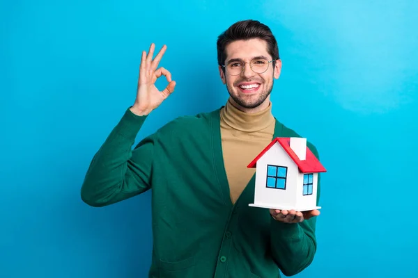 Photo Cheerful Property Sales Agent Hold Small House Demonstrate Okey — Stock Photo, Image