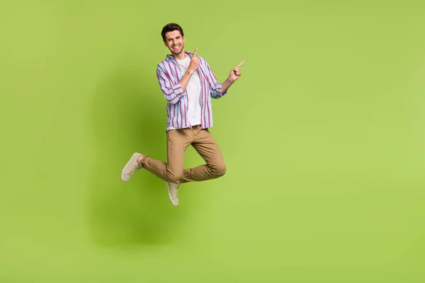 Полное Фото Тела Фанки Молодой Человек Прыгать Носить Модные Одежды — стоковое фото