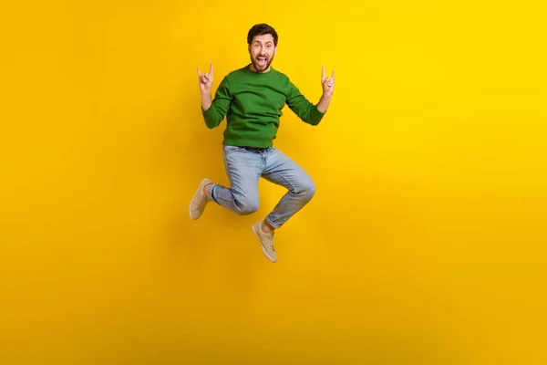 Full Size Body Photo Jump Trampolim Crazy Guy Fingers Showing — Fotografia de Stock