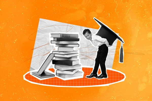 オレンジ色の背景に隔離された文学の終わりの程度の小学校を読んでいるタッセル モルタルボードの本のWwormを運ぶ少年のコラージュのポスター — ストック写真