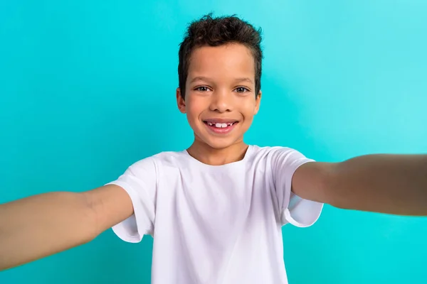 Photo Charming Positive Kid Toothy Smile Good Mood Make Selfie — Stock Photo, Image