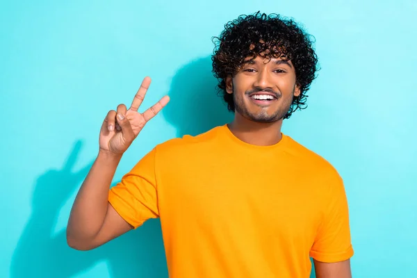 Photo Cheerful Satisfied Person Beaming Smile Hand Fingers Demonstrate Sign — Stock Photo, Image