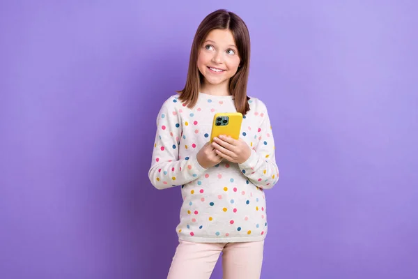 Yakışıklı Okul Çocuğunun Portresi Akıllı Telefonu Tut Dişli Gülümseme — Stok fotoğraf