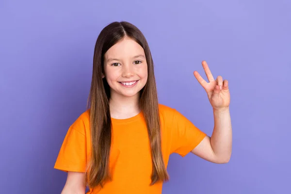 Photo Cheerful Small Girl School Teenager Showing Sign Symbol Gesture — Stock Photo, Image