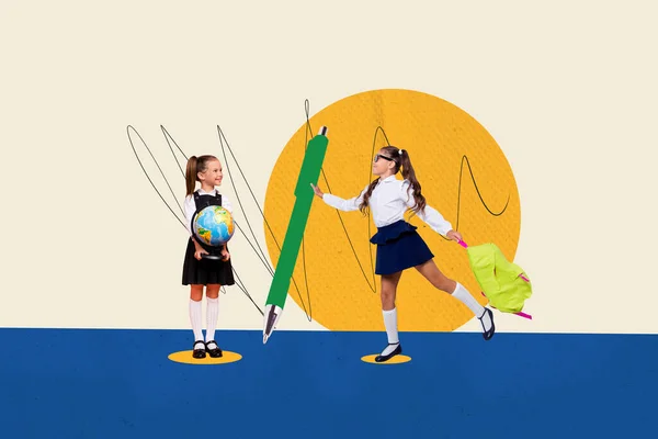 两个小快乐女孩的艺术品拼贴 将地球上的巨大的笔袋隔离在一起 画出富有创意的背景 — 图库照片