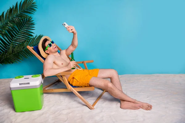 Full Length Photo Dreamy Cool Guy Swimwear Sunhat Relaxing Drinking — Stock Photo, Image