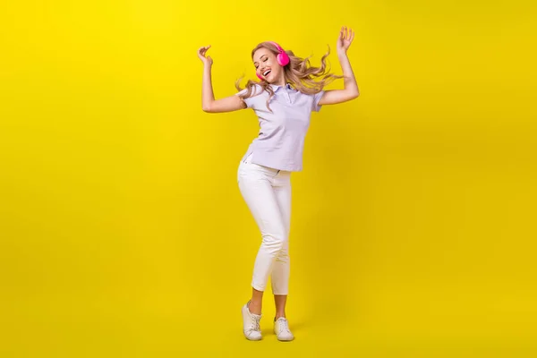 Foto Tamanho Completo Menina Satisfeita Usar Calças Brancas Polo Violeta — Fotografia de Stock