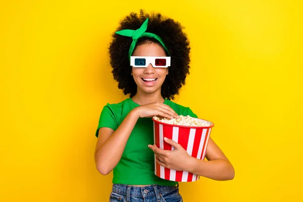 Photo Positive Funky Girl Toothy Smile Eat Popcorn Enjoy Movie — Stock Photo, Image