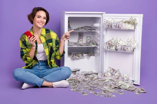 Full Body Photo Advertiser Young Lady Collect Money Fridge Hold — Stock Photo, Image