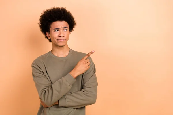 Foto Pensativo Mente Confuso Cara Afro Penteado Desgaste Camisa Cáqui — Fotografia de Stock
