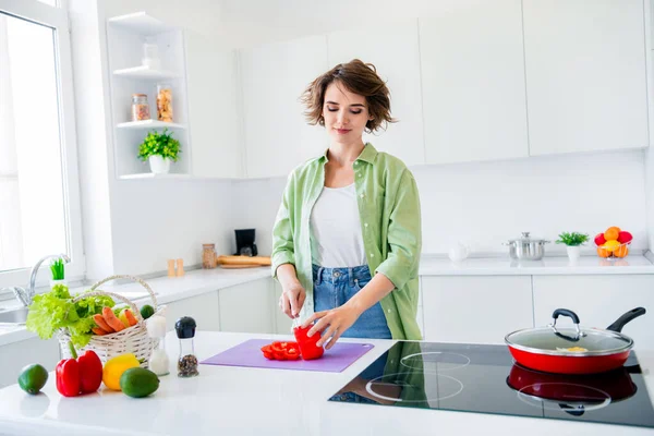 Photo Pretty Positive Girl Hold Knife Cut Slices Paprika Pepper — Stock Photo, Image