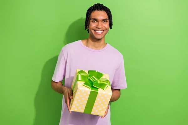 Photo Nice Cheerful Man Toothy Smile Hands Hold Giftbox Ribbon — Stock Photo, Image