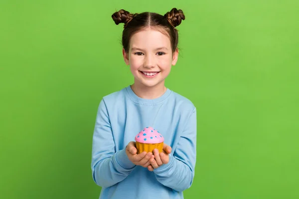 Porträt Der Guten Laune Nettes Kleines Mädchen Mit Braunen Haaren — Stockfoto