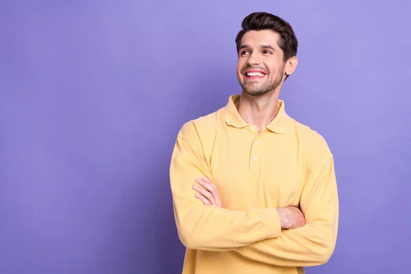 Photo Funky Thoughtful Man Dressed Yellow Shirt Arms Folded Looking — Stock Photo, Image
