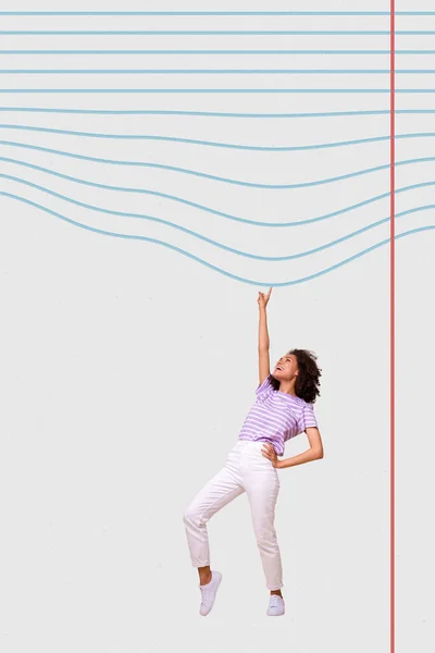 興奮する陽気なミニガールダンスポイントの縦のコラージュ画像 フィンガー曲線コピーブックページ 創造的な背景に隔離された線 — ストック写真