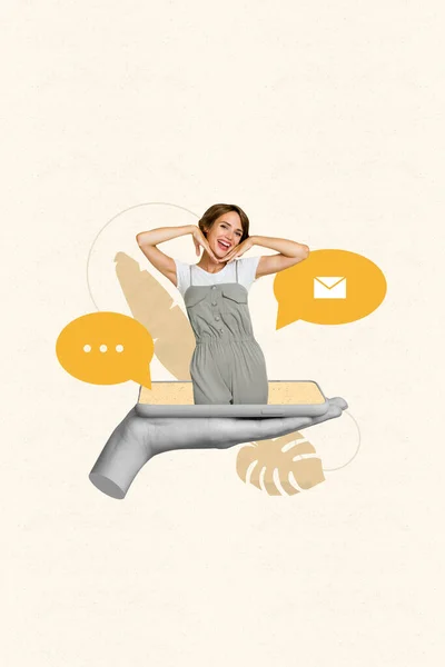 コラージュ 携帯電話のガジェットの幸せな笑顔の女の子のアートワークの写真 ベージュ色の図面の背景で隔離されたSms通知 — ストック写真