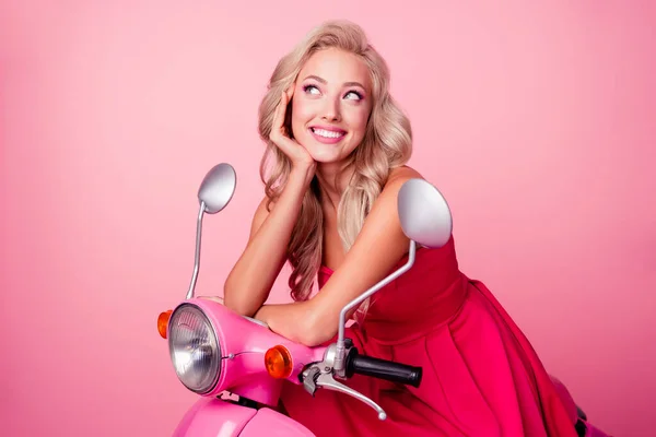 Photo Cute Cheerful Girl Dressed Sexy Outfit Driving Moped Looking — Stock Photo, Image