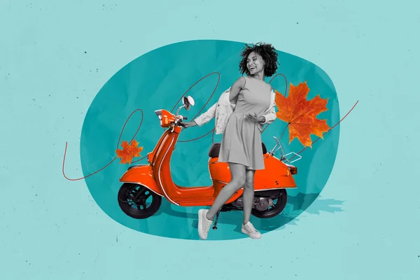 兴奋的黑白效应无忧无虑的女孩跳摩托车大枫叶与蓝色背景隔离的大学肖像 — 图库照片