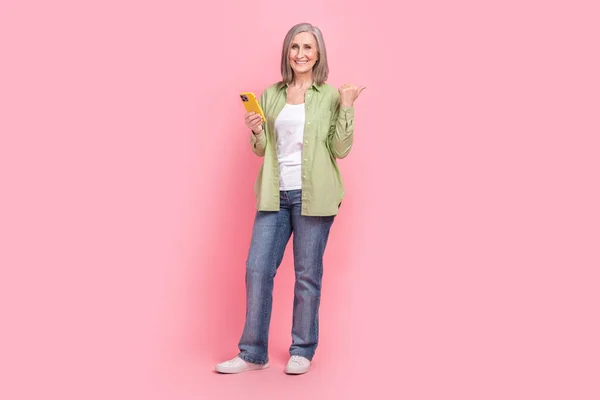 Photo Satisfied Cheerful Pensioner Wear Stylish Clothes Recommend Buy Modern — Stock Photo, Image