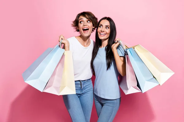 Photo Cheerful Laughing Positive Girls Hands Hold Bags Shopper Proposition — Stock Photo, Image