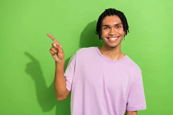 Photo Nice Satisfied Young Man Toothy Smile Indicate Finger Empty — Stock Photo, Image