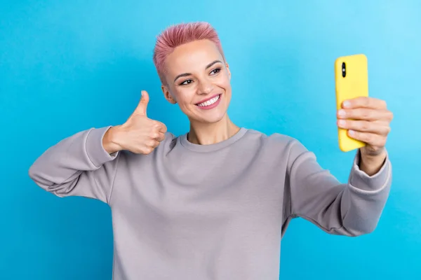 Kuva Ihana Iloinen Tyttö Säteily Hymy Tehdä Selfie Käsi Sormi — kuvapankkivalokuva
