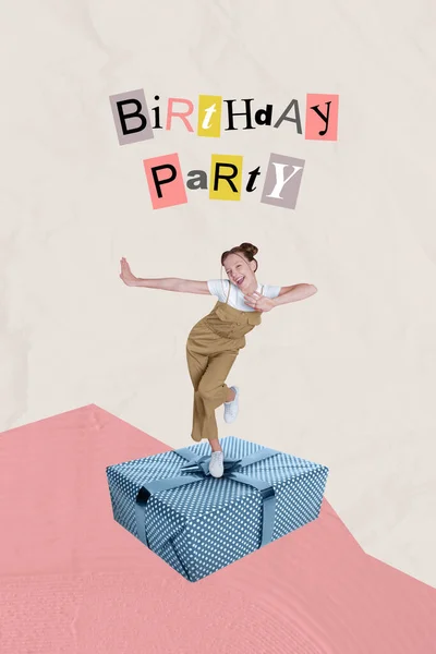 創造的なカラフルな背景に隔離された誕生日に現在のボックスで踊る良い気分の女の子の垂直複合写真抽象的なコラージュ — ストック写真