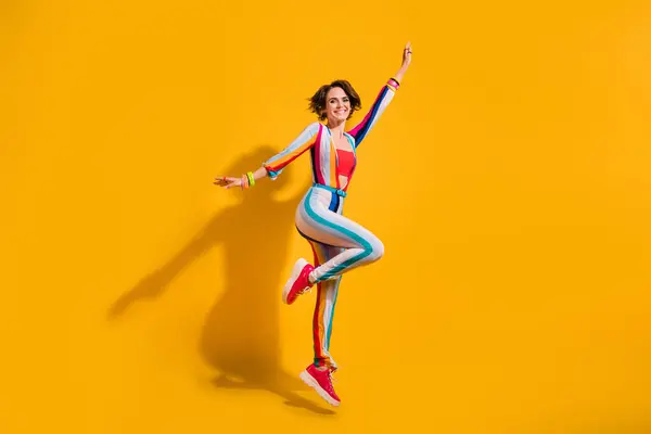 Foto Chica Bastante Alegre Saltando Aislado Color Vibrante Fondo — Foto de Stock