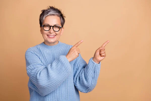 Photo Portrait Cute Grandmother Fingers Point Empty Space Wear Trendy — Stock Photo, Image