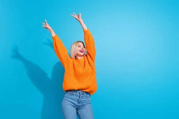 Photo Overjoyed Gorgeous Person Blond Hairdo Wear Knit Orange Jumper — Stock Photo, Image