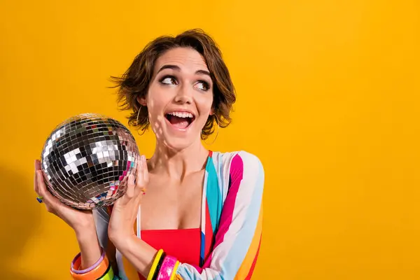 Photo Surprised Girl Masquerade Glowing Disco Ball Look Empty Space — Stock Photo, Image