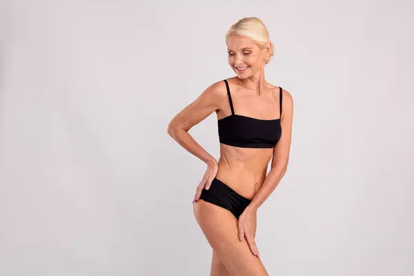 Photo Pensioner Charming Blonde Woman Posing Model Agency Advert Slender — Stock Photo, Image