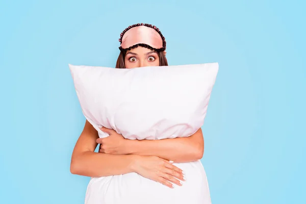 Young Gorgeous Shocked Lady Wearing Eye Mask Hugging Pillow Hiding — Stock Photo, Image
