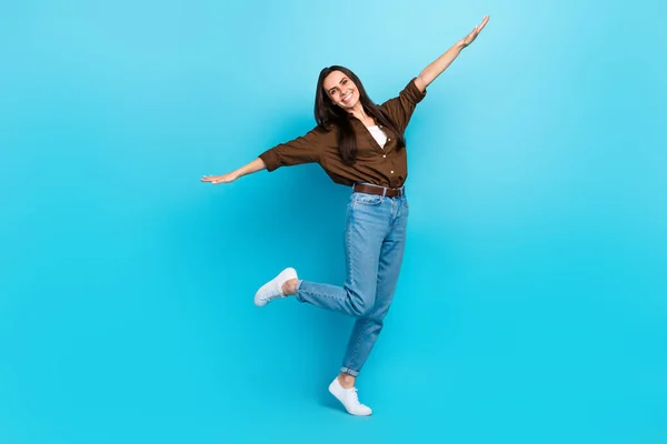 Full Size Body Cadre Girl Young Flying Arms Have Fun — Stockfoto