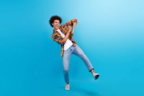 Plná Délka Fotografie Veselý Pozitivní Chlap Oblečený Kostkovaná Košile Tanec — Stock fotografie
