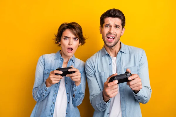 Photo Negative Impressed Couple Playing Video Games Losing Isolated Vibrant — Stock Photo, Image