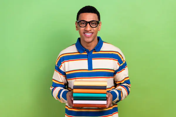 Фото Оптимістичної Моделі Молодий Хлопець Проводить Книжки Готує Іспити Гарвардському — стокове фото