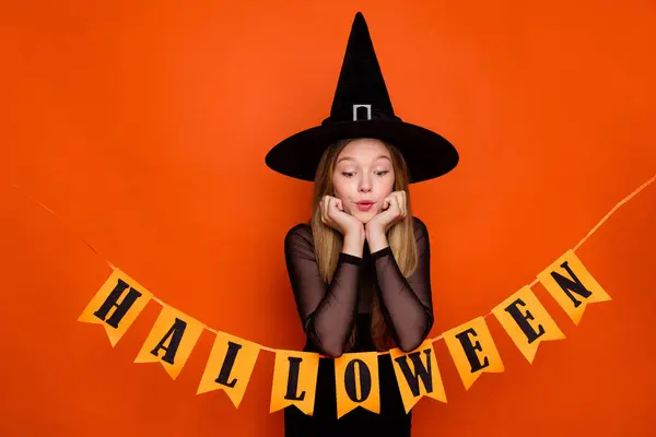 Photo Funny Excited Girl Dressed Dark Witch Dress Headwear Looking — Stock Photo, Image