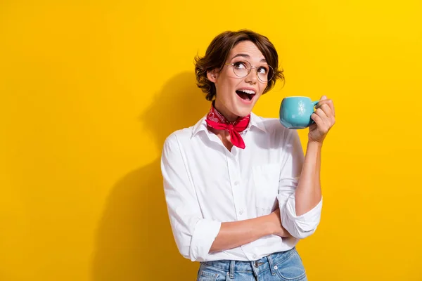 Coffee Break Photo Young Laughing Woman Hold Blue Tea Cup — Stock Photo, Image