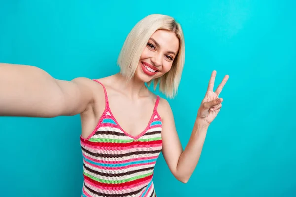 Selfie Smiling Blogger Youngster Woman Blonde Hair Show Sign Greetings — Stock Photo, Image