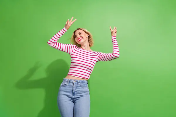 Photo Adorable Sweet Girl Dressed Striped Shirt Enjoying Discotheque Showing — Stock Photo, Image