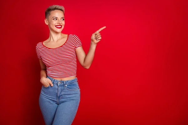 Photo Lady Short Haircut Directing Forefinger Looking Empty Space Promoting — Stock Photo, Image