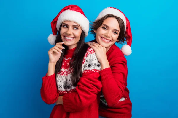Photo Sweet Cute Ladies Sisters Enjoying Mas Christmas Isolated Blue — Stock Photo, Image