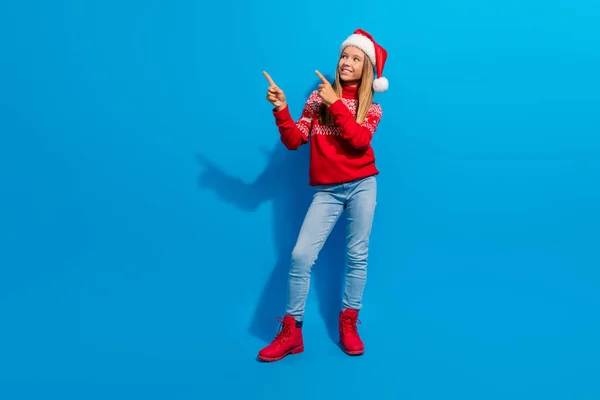 Full Längd Foto Bedårande Tonåring Flicka Bära Jumper Santa Hat — Stockfoto