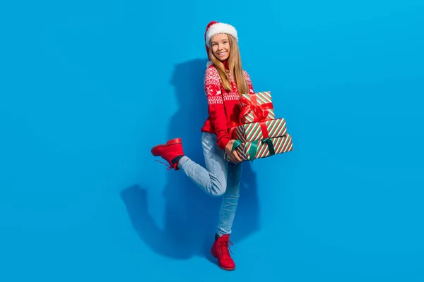 Full Längd Foto Uppskattande Söt Tonåring Flicka Bära Jumper Santa — Stockfoto